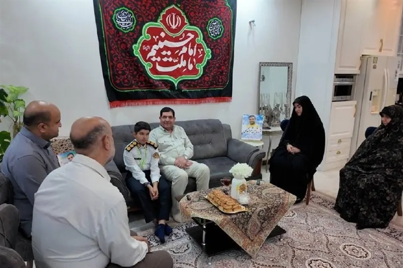 مخبر: دل نیروهای مسلح ما برای امنیت ایران میتپد